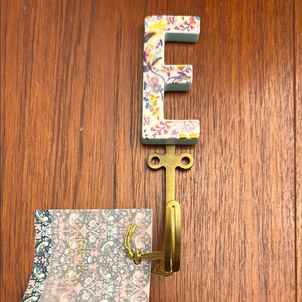 Floral Wall Hook with Gold Accent